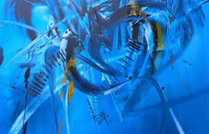 Abstrakt maleri i blå farver af Arendal