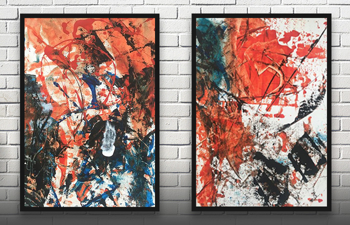 To abstrakte malerier ved siden af hinanden på en hvid murstensvæg