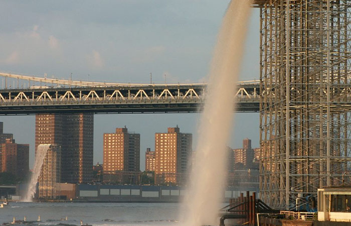 Foto af to vandfald i New York af kunstneren Olafur Eliasson