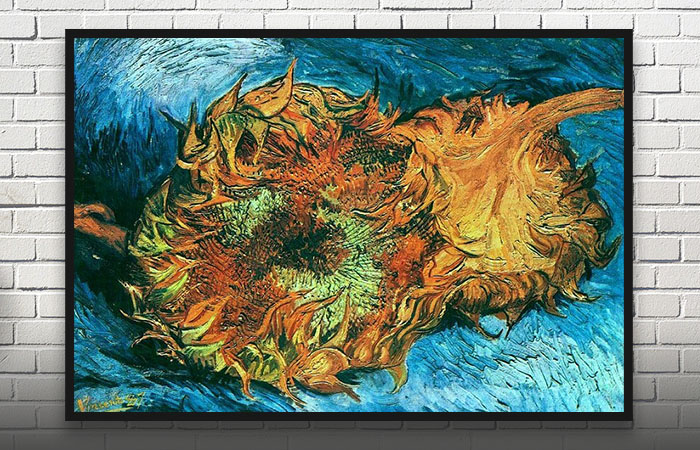 Van Goghs maleri af en solsikke i gule og orange nuancer, med en blålig baggrund