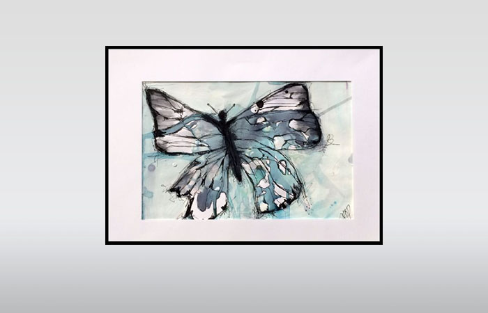Maleri af sommerfugl i smukke pastelfarver
