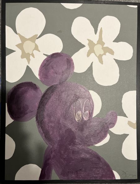 Blandede medier maleri Lilla Mickey på blomsterbund af Helle Olesen malet i 2017