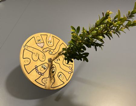 Akryl maleri Lyserød HOBLER (vase) af Helle Olesen malet i 