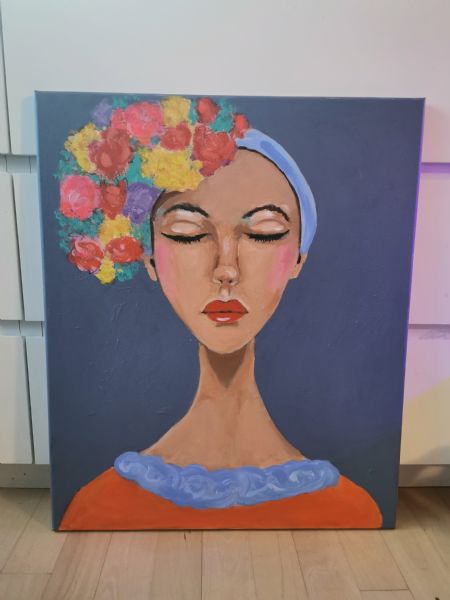 Akryl maleri Kvinde med blomster på hovedet af Jeannette Pia Pallesgaard Pedersen malet i 2025