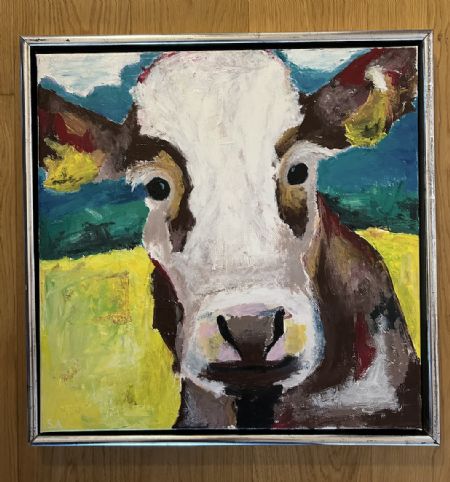Akryl maleri Den nysgerrige ko af Sarah Asklund Spliid malet i 2025