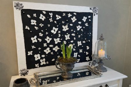 Akryl maleri Sort / Hvidt blomster flor af Anita Petersen malet i 2025