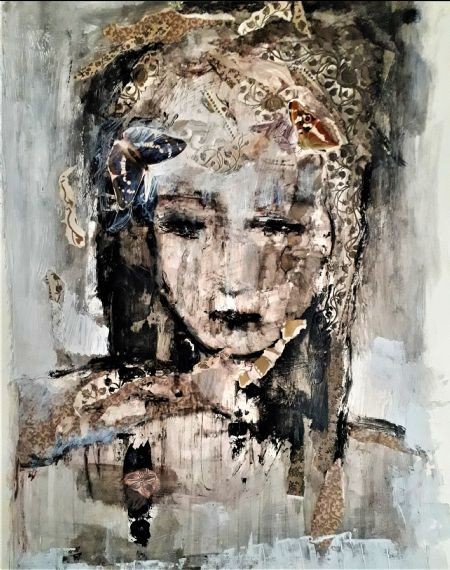 Collage maleri Miss Butterfly af Lili Hollesen malet i 2023