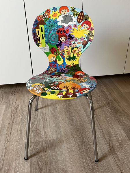 Akryl maleri Barnestol af Elin Baarup Folden malet i 2022